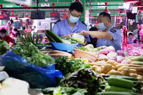 瑤海區(qū)開展節(jié)前食品安全專項(xiàng)檢查，筑牢食品銷售環(huán)節(jié)安全防線